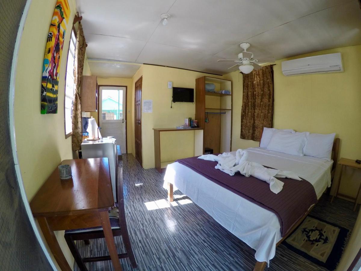 Chila'S Accommodations Caye Caulker Exterior foto
